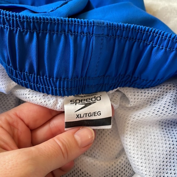 Blue XL Speedo Men’s Swim Trunks - Never Worn - Pockets and Mesh Liner - Picture 5 of 6